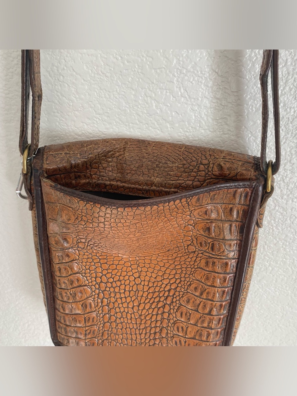Brown Vintage Brahmin Crossbody Leather Handbag - Alligator Croc - Picture 9 of 10